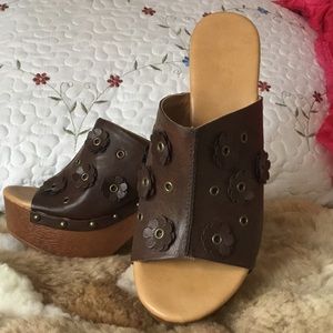 Brown platform heels. So cute!